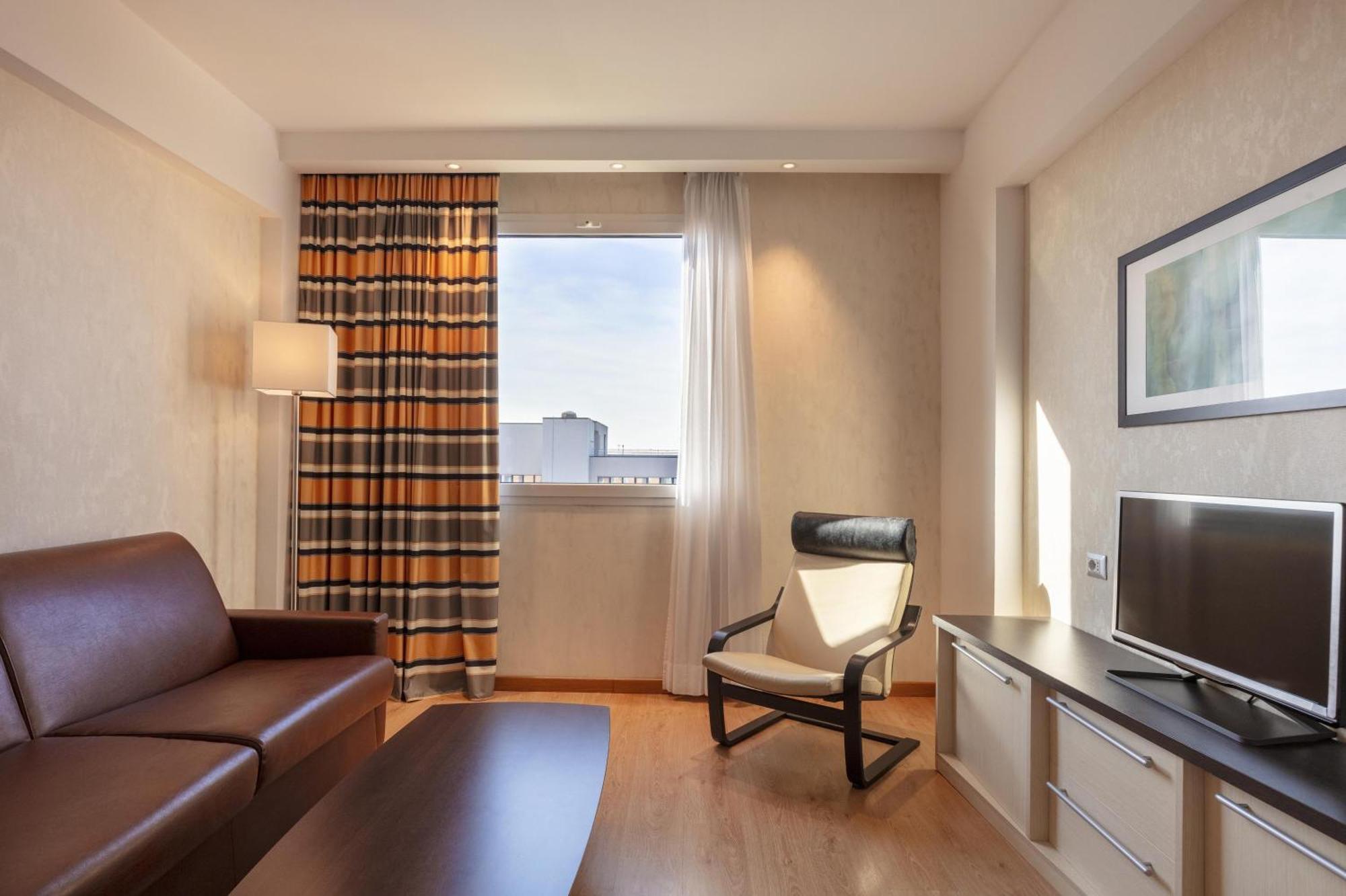 Family Room,1756411191:JPEG